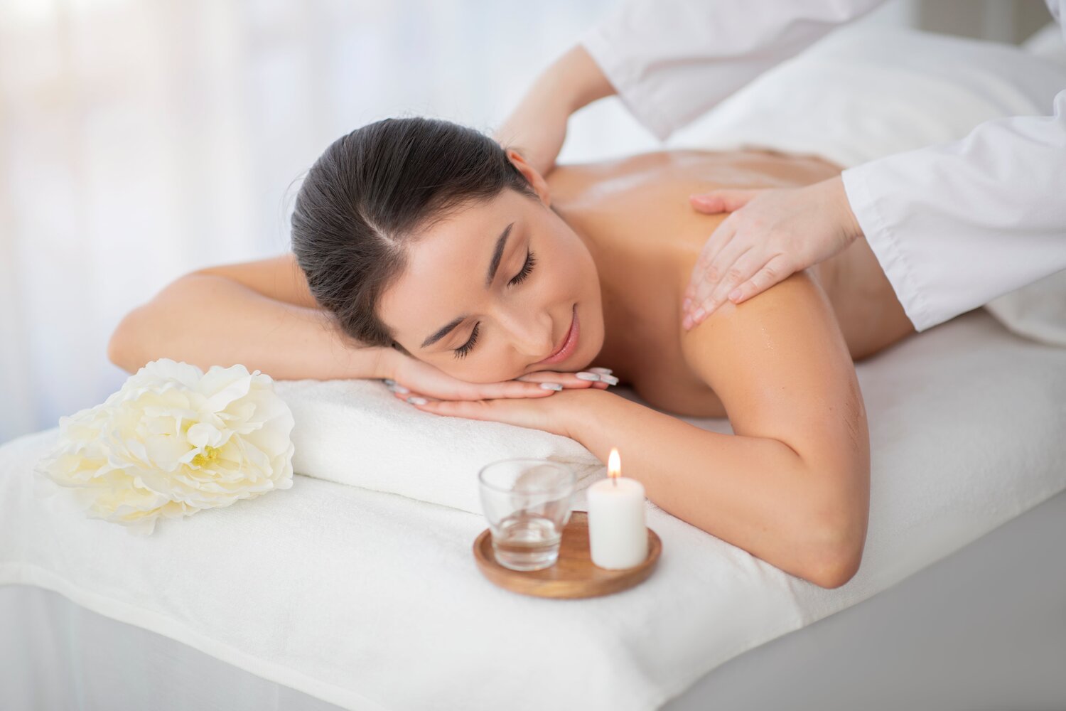 For adults who deserve recognition and pampering, get them body massage packages at Health Land.