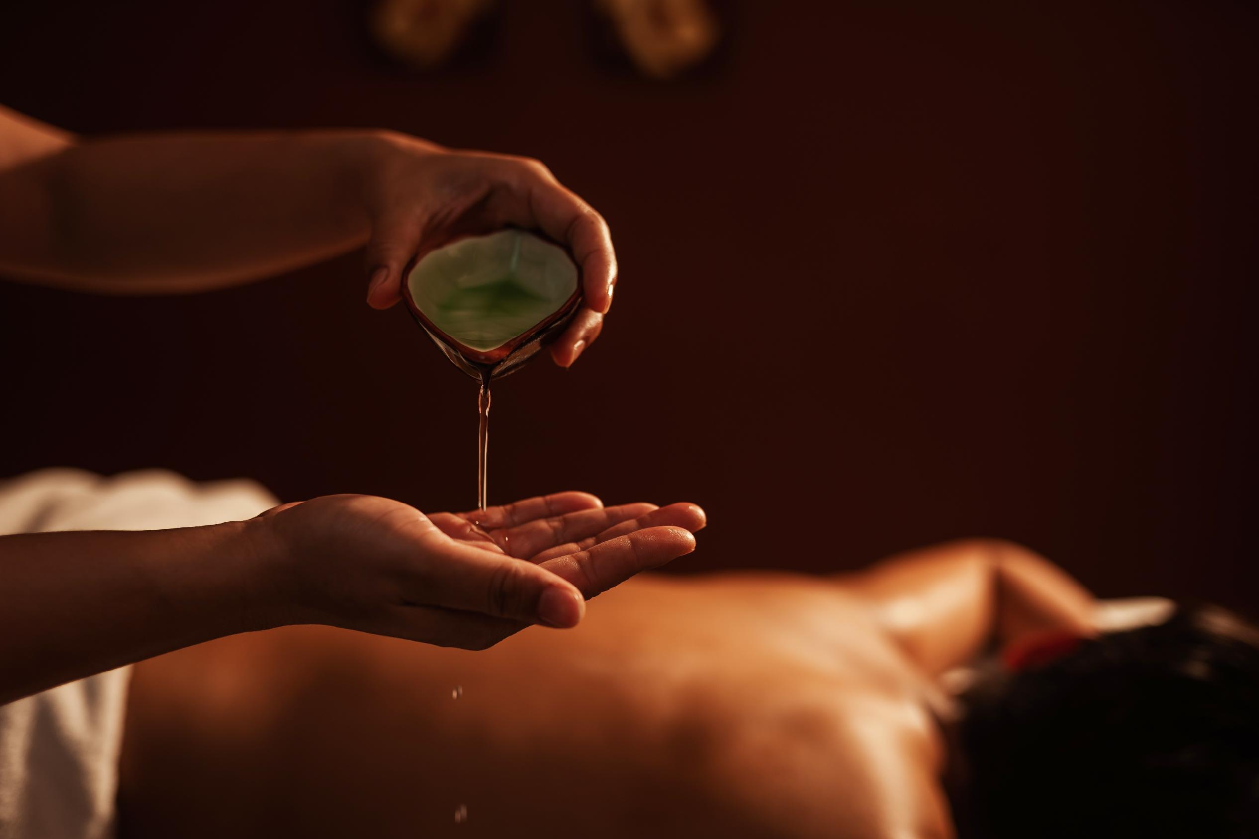 Preparing aroma massage oil for therapy